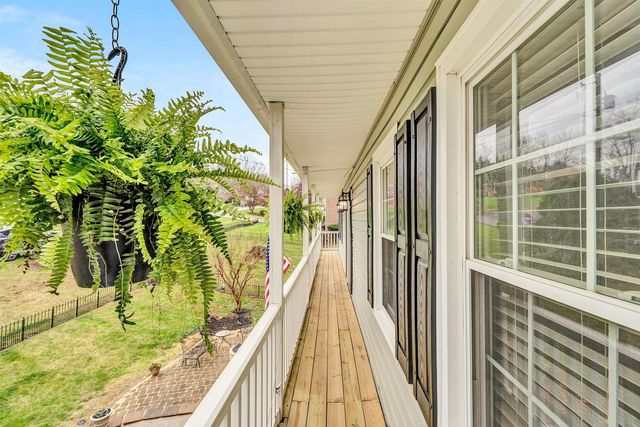 1005 Chestnut Mountain DR, Vinton, VA 24179