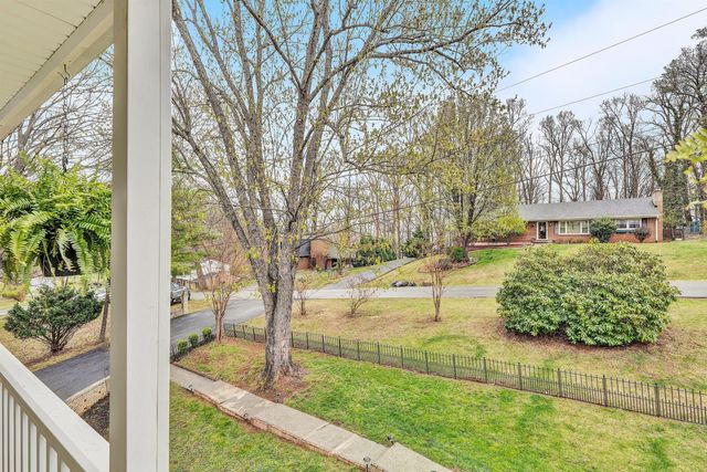 1005 Chestnut Mountain DR, Vinton, VA 24179