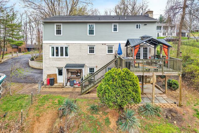 1005 Chestnut Mountain DR, Vinton, VA 24179
