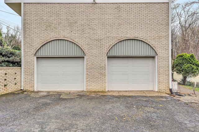 1005 Chestnut Mountain DR, Vinton, VA 24179