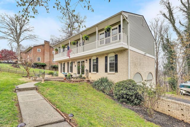 1005 Chestnut Mountain DR, Vinton, VA 24179