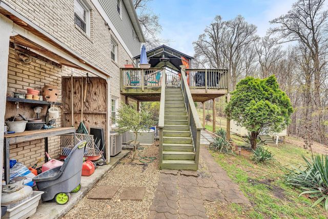 1005 Chestnut Mountain DR, Vinton, VA 24179