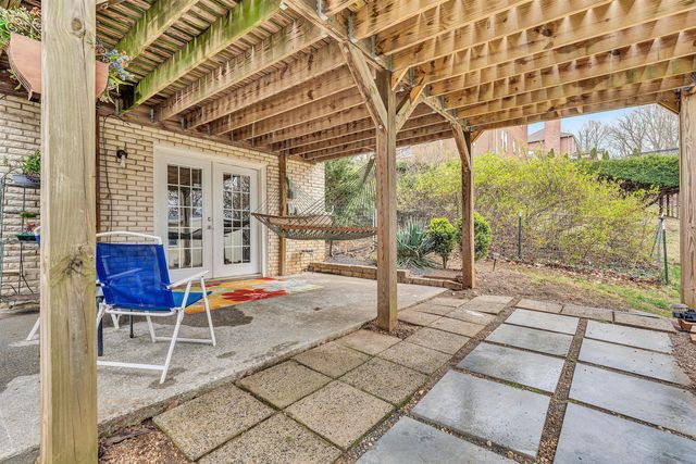 1005 Chestnut Mountain DR, Vinton, VA 24179