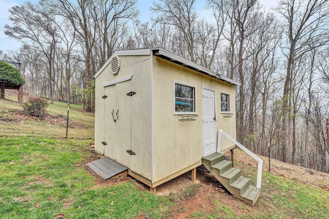 1005 Chestnut Mountain DR, Vinton, VA 24179
