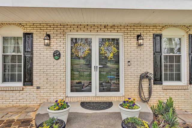 1005 Chestnut Mountain DR, Vinton, VA 24179