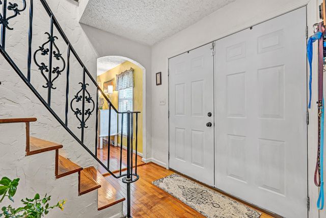 1005 Chestnut Mountain DR, Vinton, VA 24179