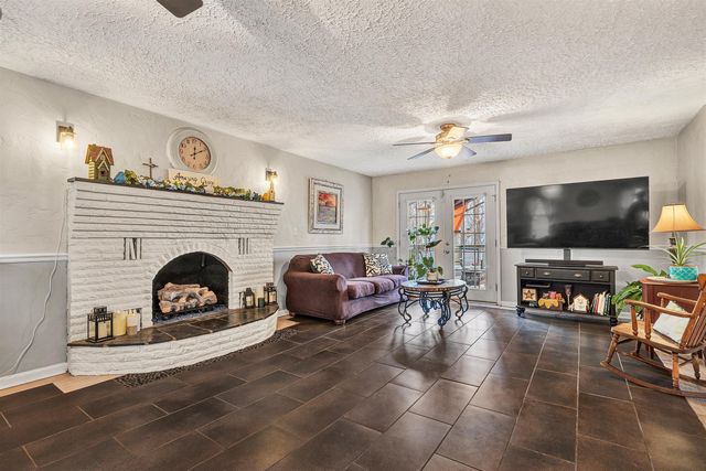 1005 Chestnut Mountain DR, Vinton, VA 24179