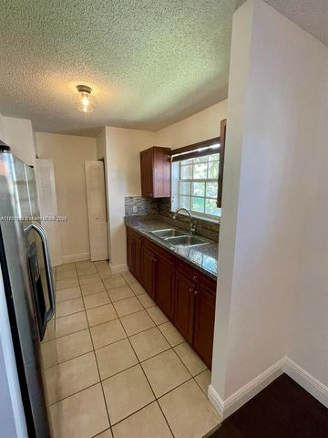 333 SW 86th Ave 201, Pembroke Pines, FL 33025