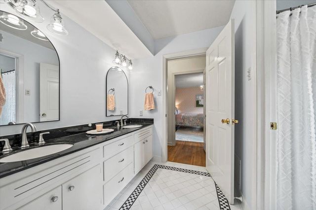 2345 KIRBY WOODS CV, Memphis, TN 38119
