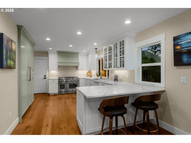 767 10TH St, Lake Oswego, OR 97034