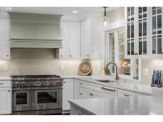 767 10TH St, Lake Oswego, OR 97034