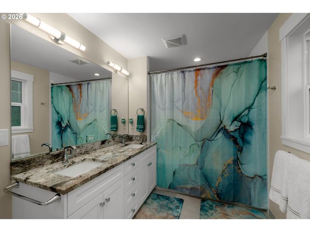 767 10TH St, Lake Oswego, OR 97034