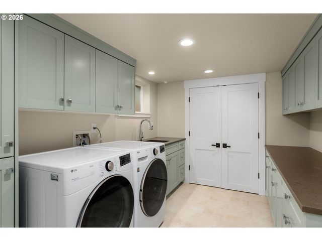 767 10TH St, Lake Oswego, OR 97034