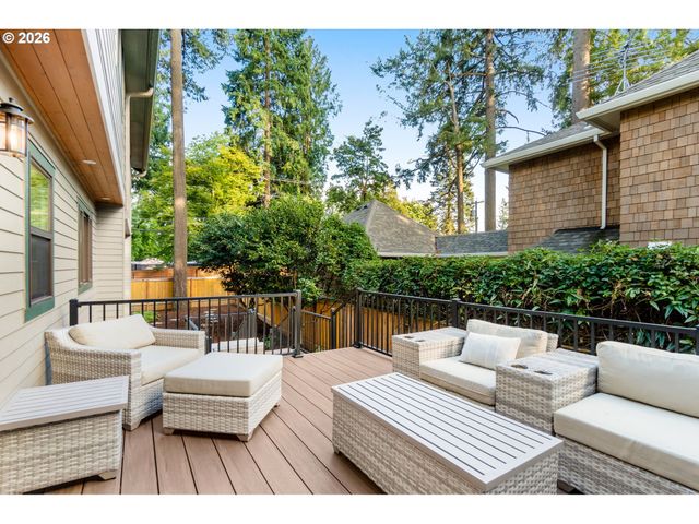 767 10TH St, Lake Oswego, OR 97034