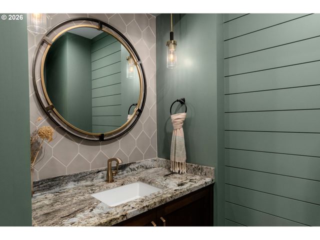 767 10TH St, Lake Oswego, OR 97034