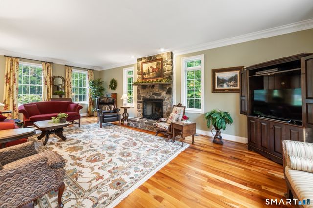 117 Chippenwood Lane, Bristol, CT 06010