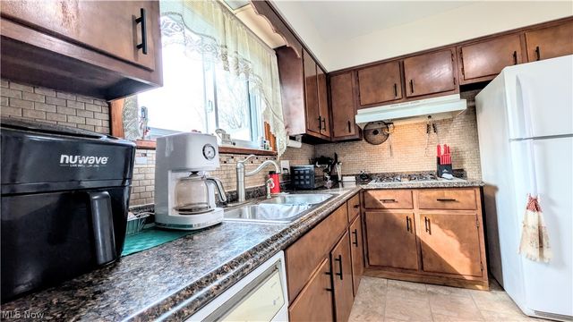 831 Mill Street, Conneaut, OH 44030