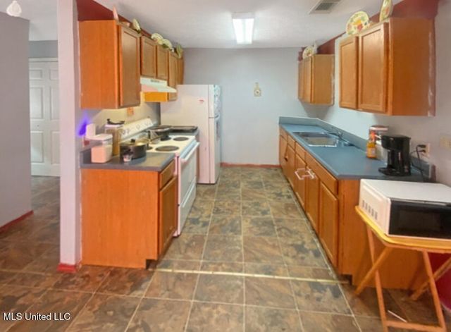 332 (333) Hudson Rd, Carthage, MS 39051