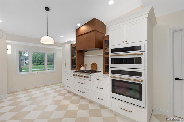 30360 Kincardine Road, Franklin, MI 48025