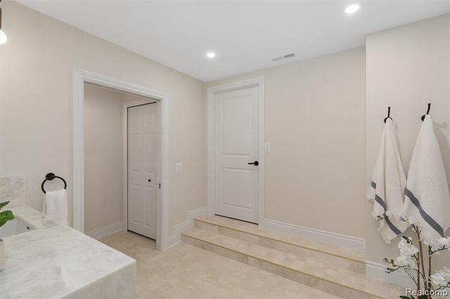 30360 Kincardine Road, Franklin, MI 48025