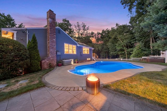 59 Bannan Dr, North Andover, MA 01845