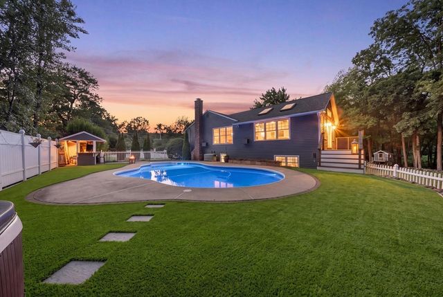 59 Bannan Dr, North Andover, MA 01845