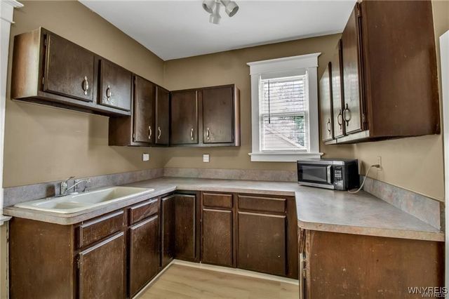 31 Hughes Avenue, Buffalo, NY 14208