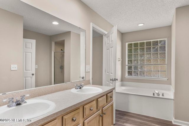3924 VICTORIA LANDING Drive S, Jacksonville, FL 32208