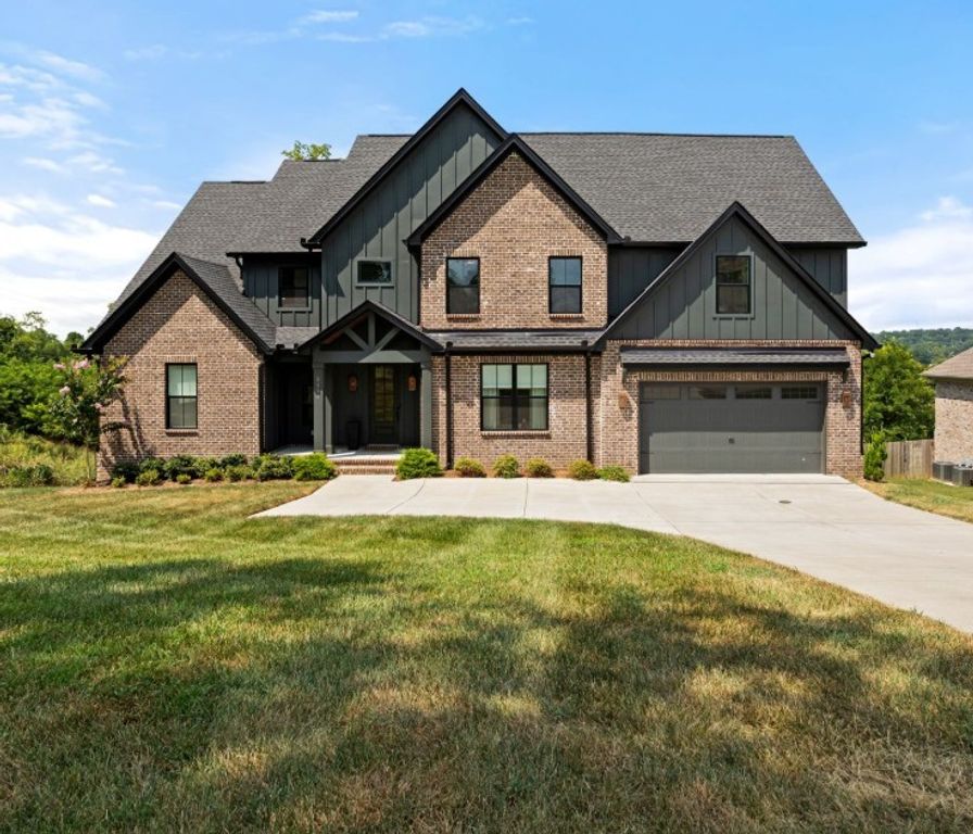 2114 Alpine Dr, Columbia, TN 38401