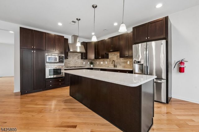 20 Gable Walk 20, Livingston Twp., NJ 07039
