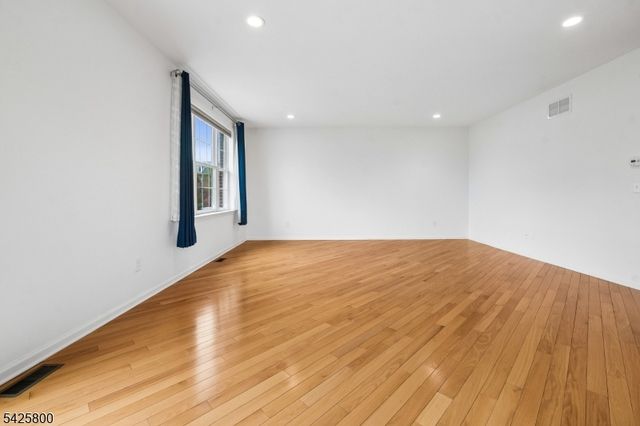 20 Gable Walk 20, Livingston Twp., NJ 07039