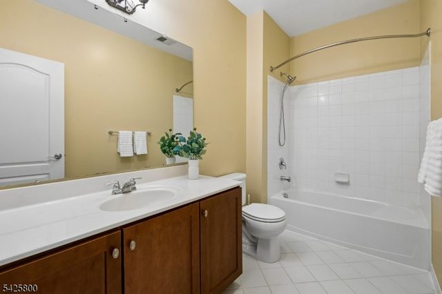 20 Gable Walk 20, Livingston Twp., NJ 07039