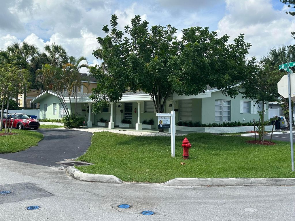 425 SW 18TH Avenue, Fort Lauderdale, FL 33312
