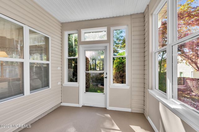 4 Woodburn Road, Manahawkin, NJ 08050