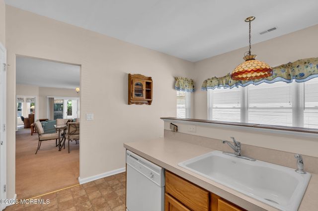4 Woodburn Road, Manahawkin, NJ 08050