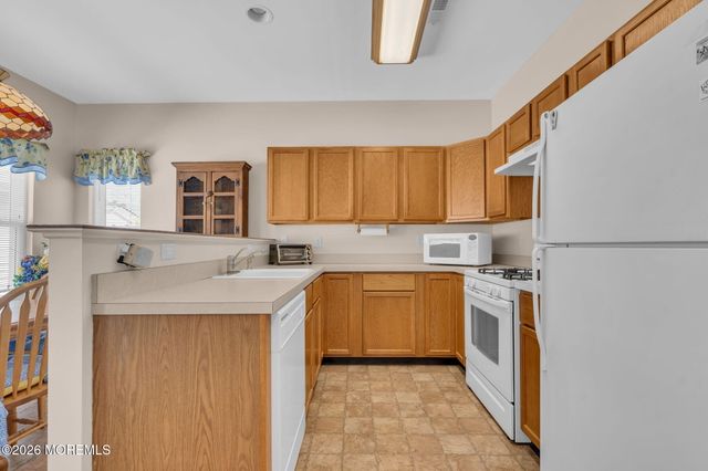 4 Woodburn Road, Manahawkin, NJ 08050