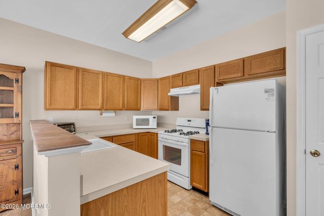 4 Woodburn Road, Manahawkin, NJ 08050