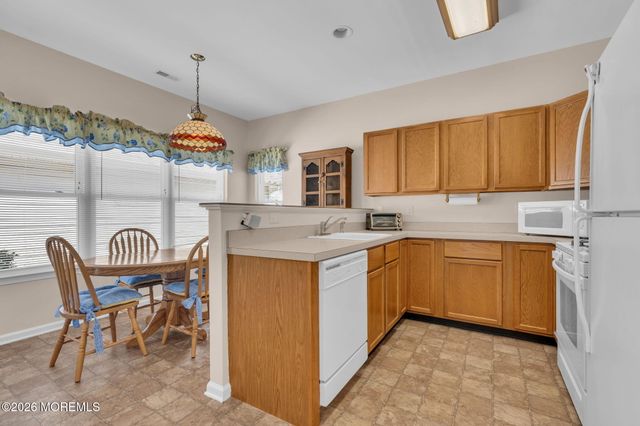 4 Woodburn Road, Manahawkin, NJ 08050