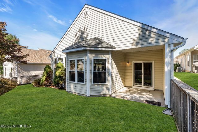 4 Woodburn Road, Manahawkin, NJ 08050