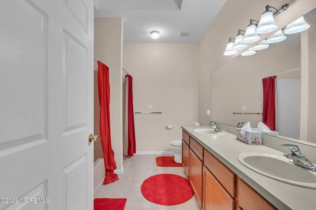 4 Woodburn Road, Manahawkin, NJ 08050