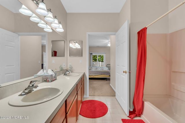 4 Woodburn Road, Manahawkin, NJ 08050