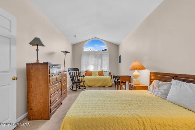 4 Woodburn Road, Manahawkin, NJ 08050