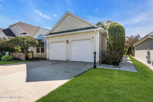 4 Woodburn Road, Manahawkin, NJ 08050