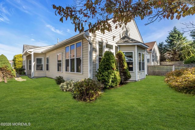 4 Woodburn Road, Manahawkin, NJ 08050