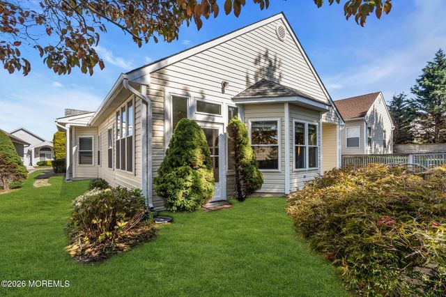 4 Woodburn Road, Manahawkin, NJ 08050