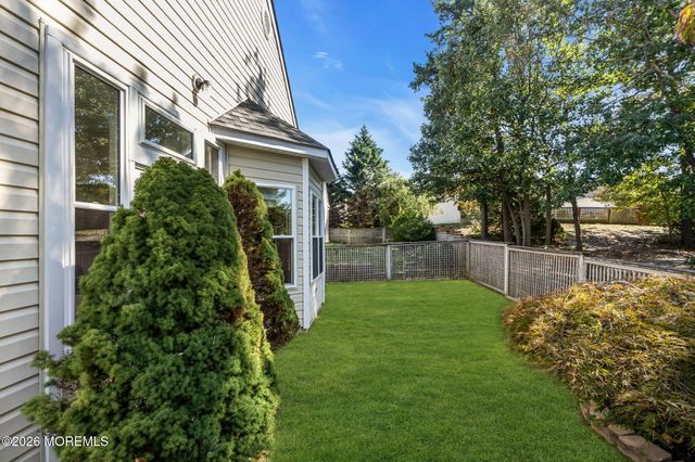 4 Woodburn Road, Manahawkin, NJ 08050