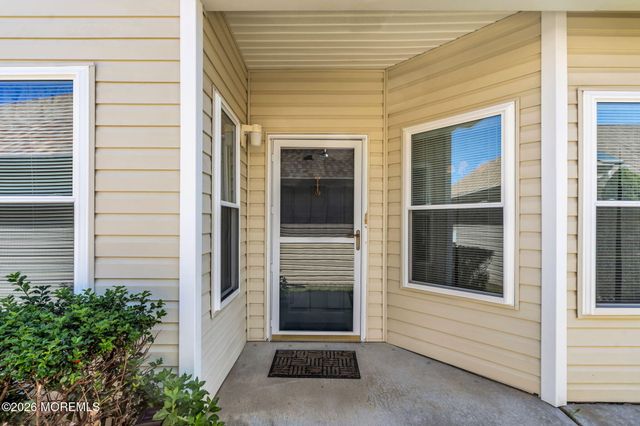 4 Woodburn Road, Manahawkin, NJ 08050