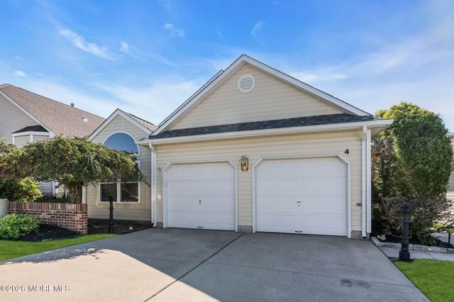4 Woodburn Road, Manahawkin, NJ 08050