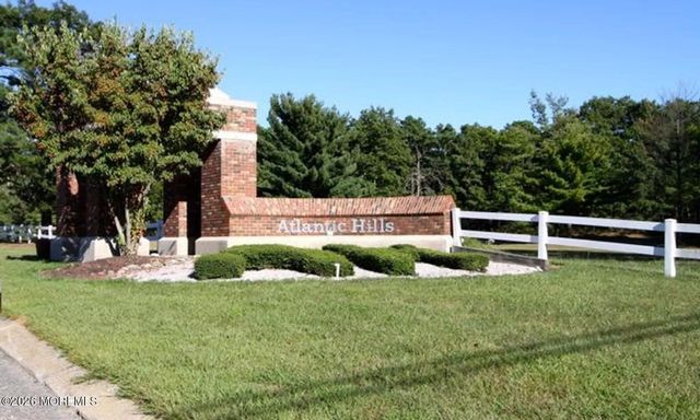 4 Woodburn Road, Manahawkin, NJ 08050