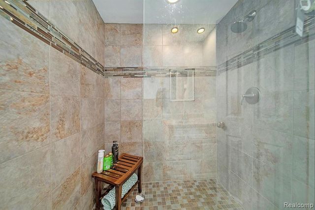 2536 Alveston Drive, Bloomfield Hills, MI 48304